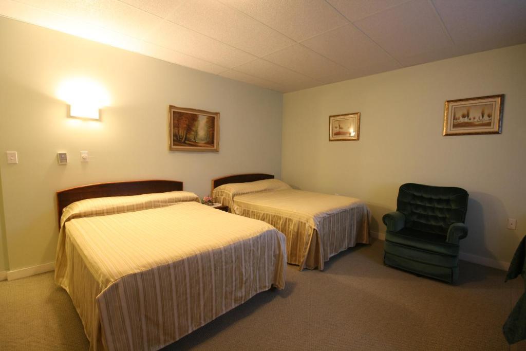 Villa Maria Country Inn Acheson Exterior photo