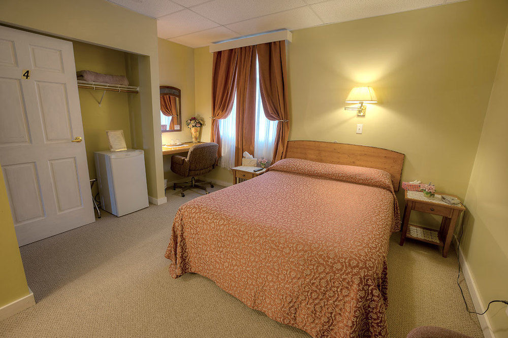 Villa Maria Country Inn Acheson Exterior photo
