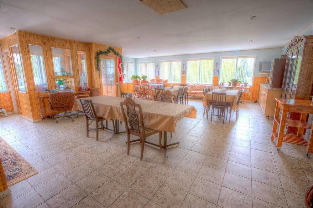 Villa Maria Country Inn Acheson Exterior photo